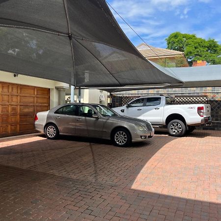 Goodey'S Guesthouse Pretoria-Noord Extérieur photo