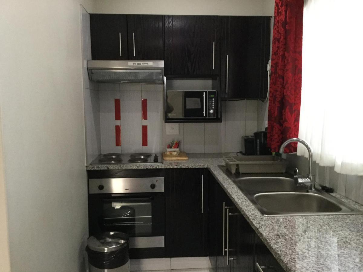 Goodey'S Guesthouse Pretoria-Noord Extérieur photo