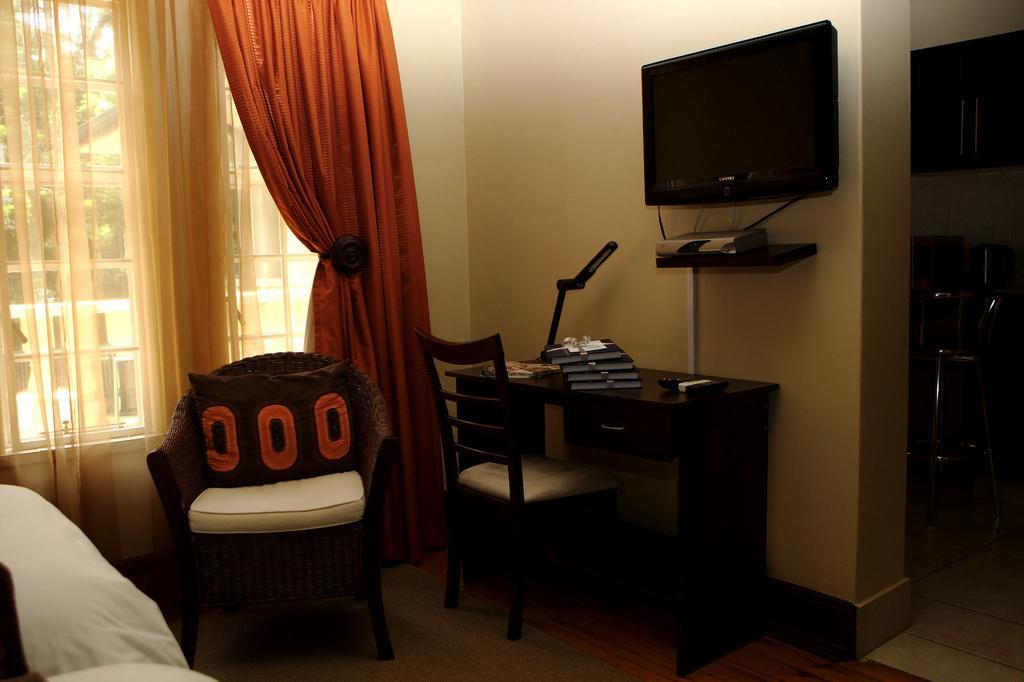 Goodey'S Guesthouse Pretoria-Noord Extérieur photo