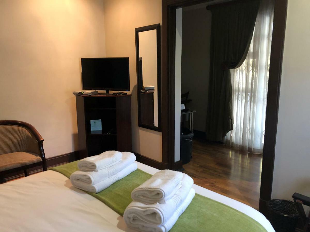 Goodey'S Guesthouse Pretoria-Noord Extérieur photo